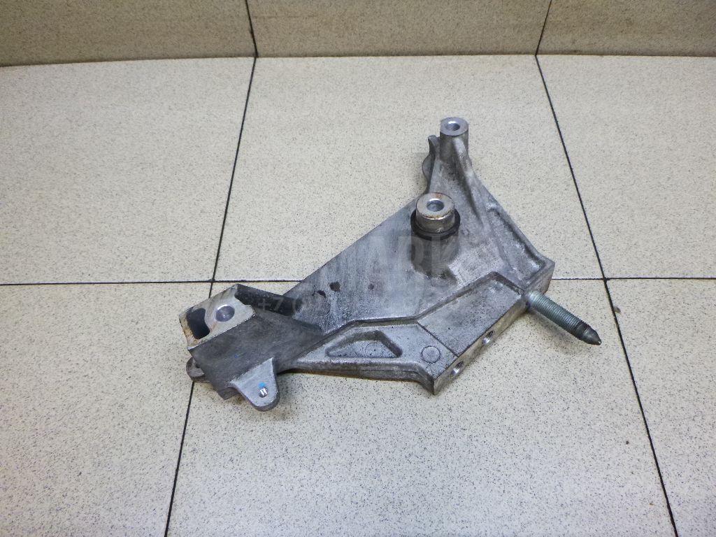 Кронштейн двигателя правый 2167027041 Hyundai-Kia