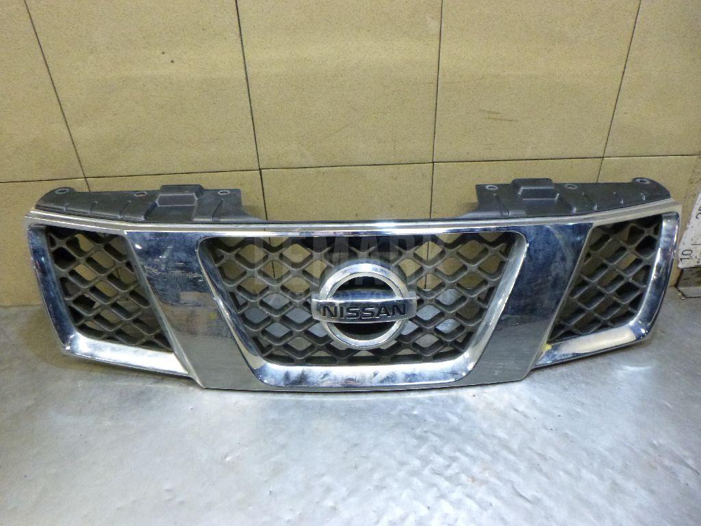 Решетка радиатора 62310JG50A Nissan