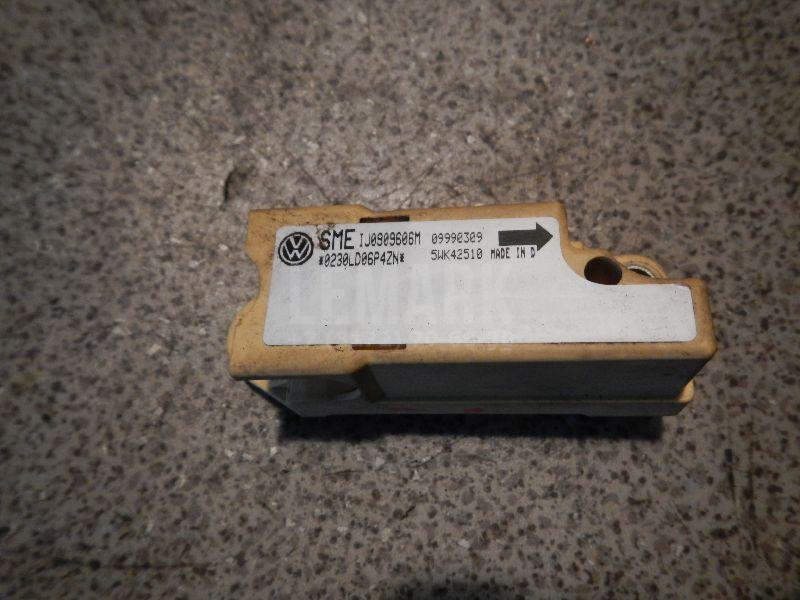 Датчик AIR BAG 1J0909606M VAG