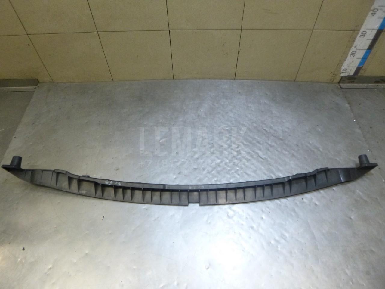 Направляющая заднего бампера 7L6807863 VAG