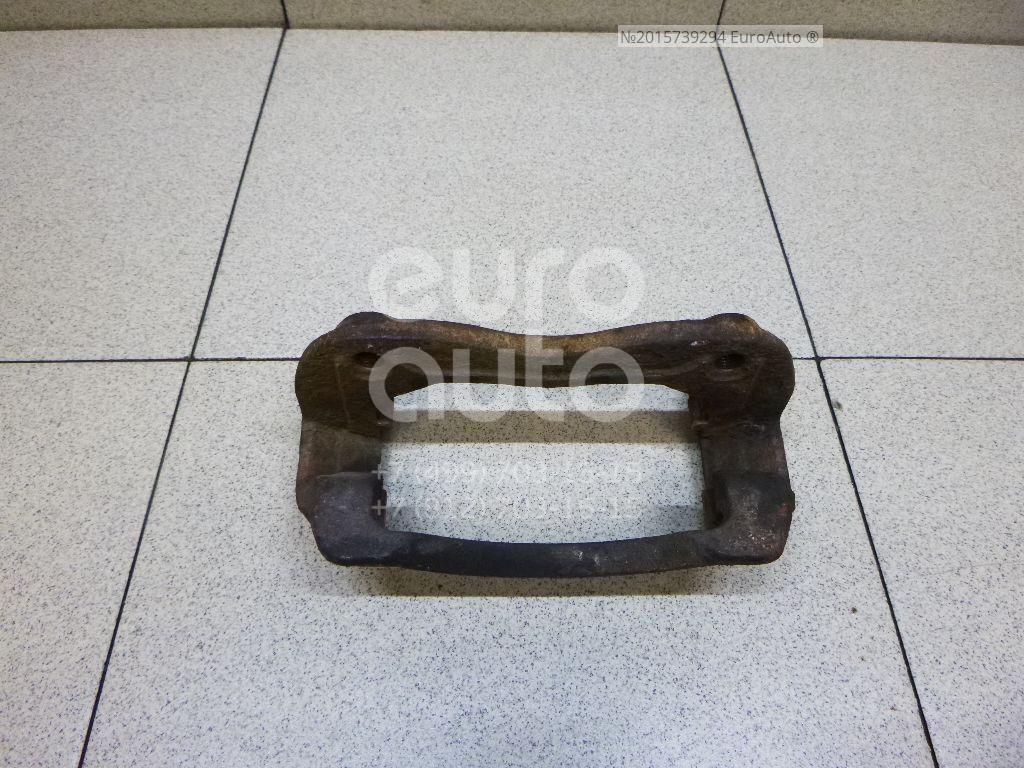 Скоба тормозного суппорта передняя хендай элантра 2005. Скоба суппорта переднего nissan note. Скоба суппорта solaris. Hyundai solaris 2013 скоба заднего суппорта. Скоба суппорта hyundai solaris 2012.