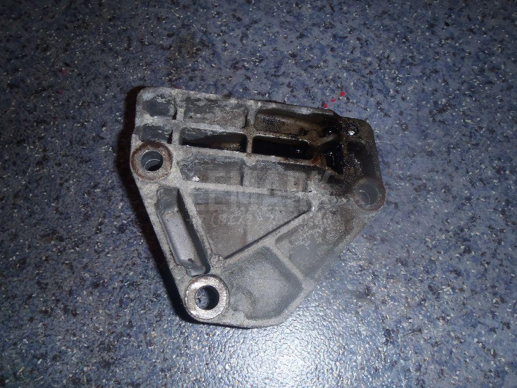 Кронштейн кондиционера 90529603 GM