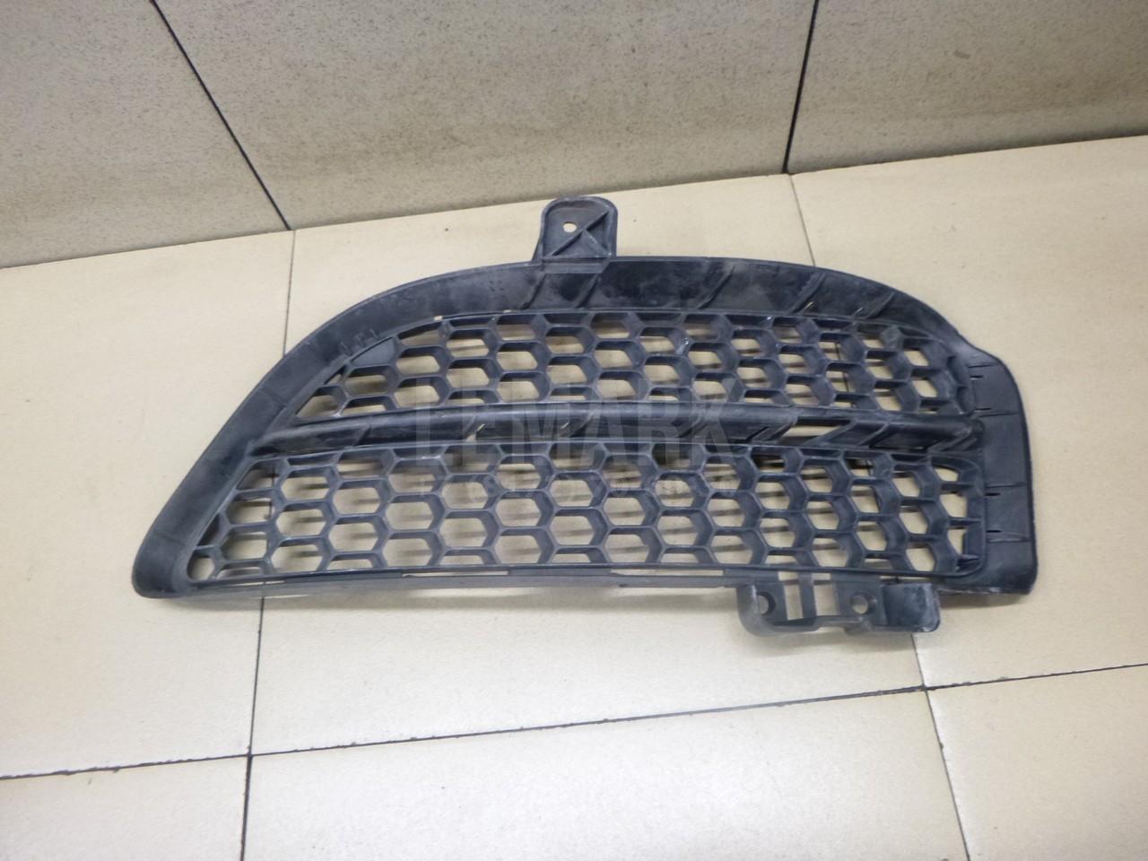 Решетка в бампер левая 7L6853665B VAG