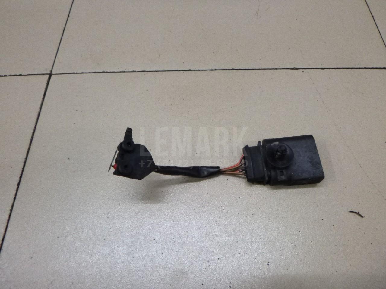 Выключатель концевой 7L0953236B VAG