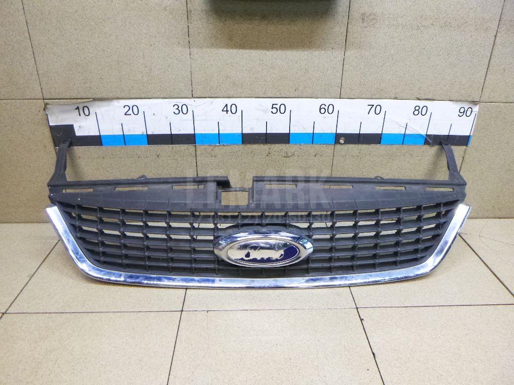 Решетка радиатора 1509301 Ford