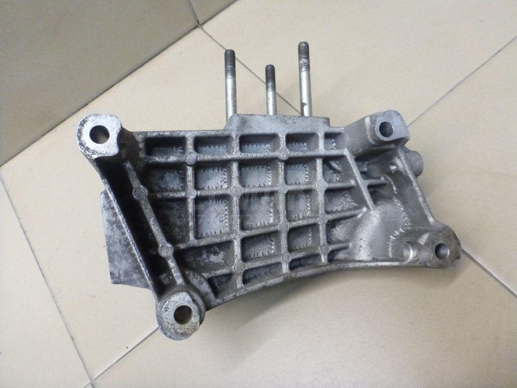 Кронштейн двигателя правый для  Ford Focus I 1998-2005