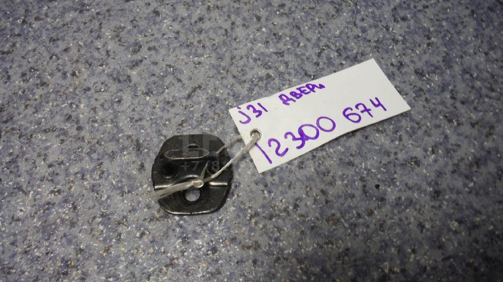 Ответная часть замка двери 80570AA20A Nissan