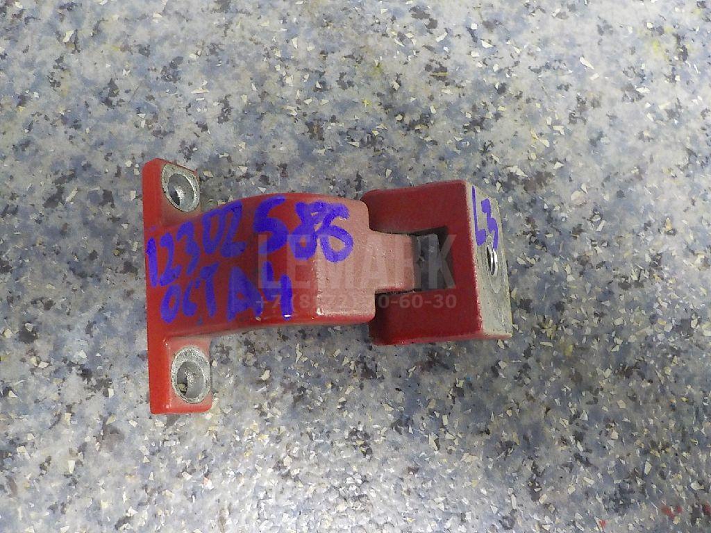 Петля двери багажника 1U6827301 VAG