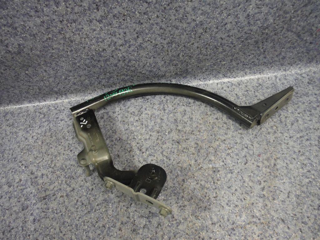 Петля крышки багажника 1747202 Ford