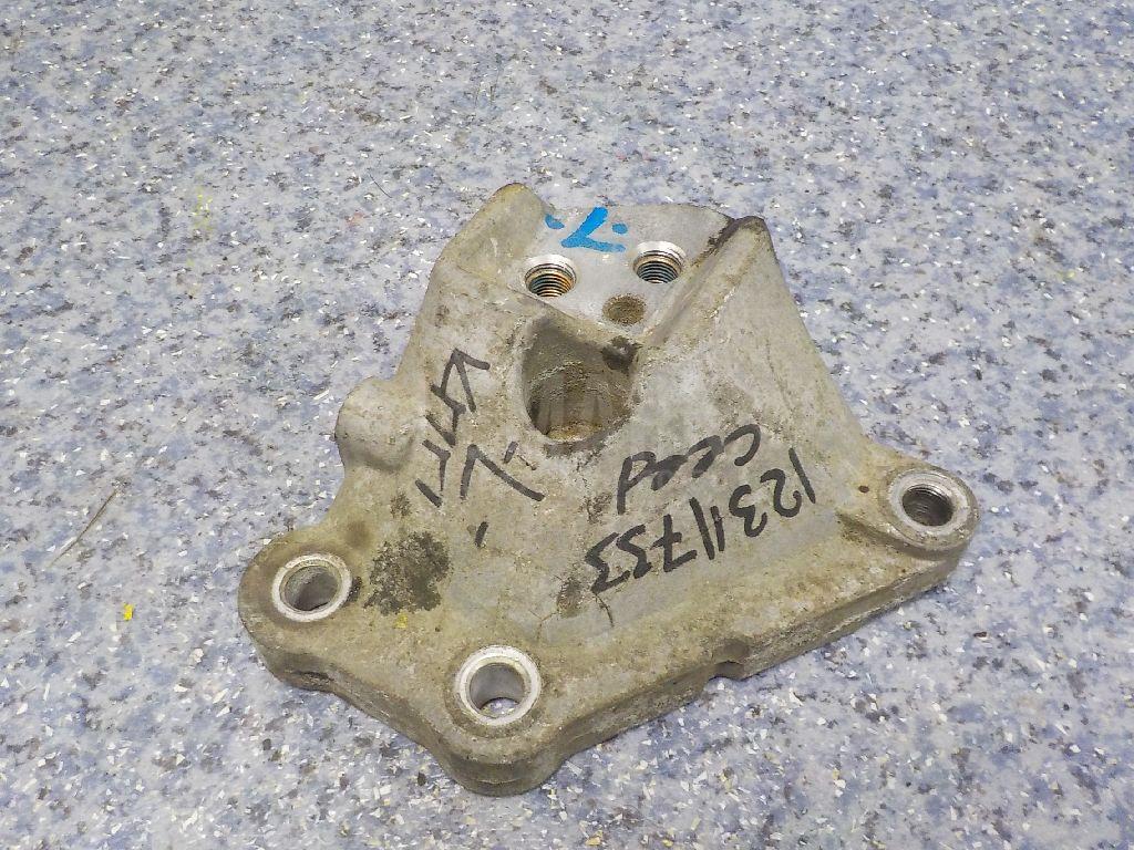 Кронштейн КПП 4521023010 Hyundai-Kia