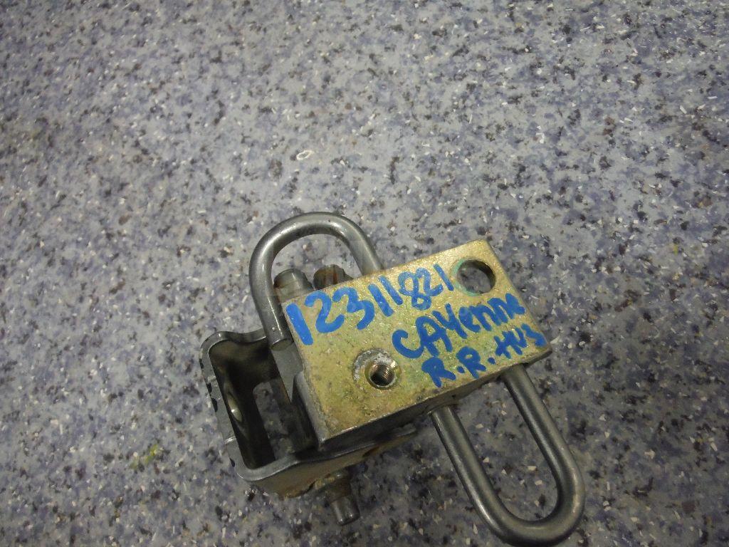 Петля двери задней правой нижняя 7L0833412 VAG