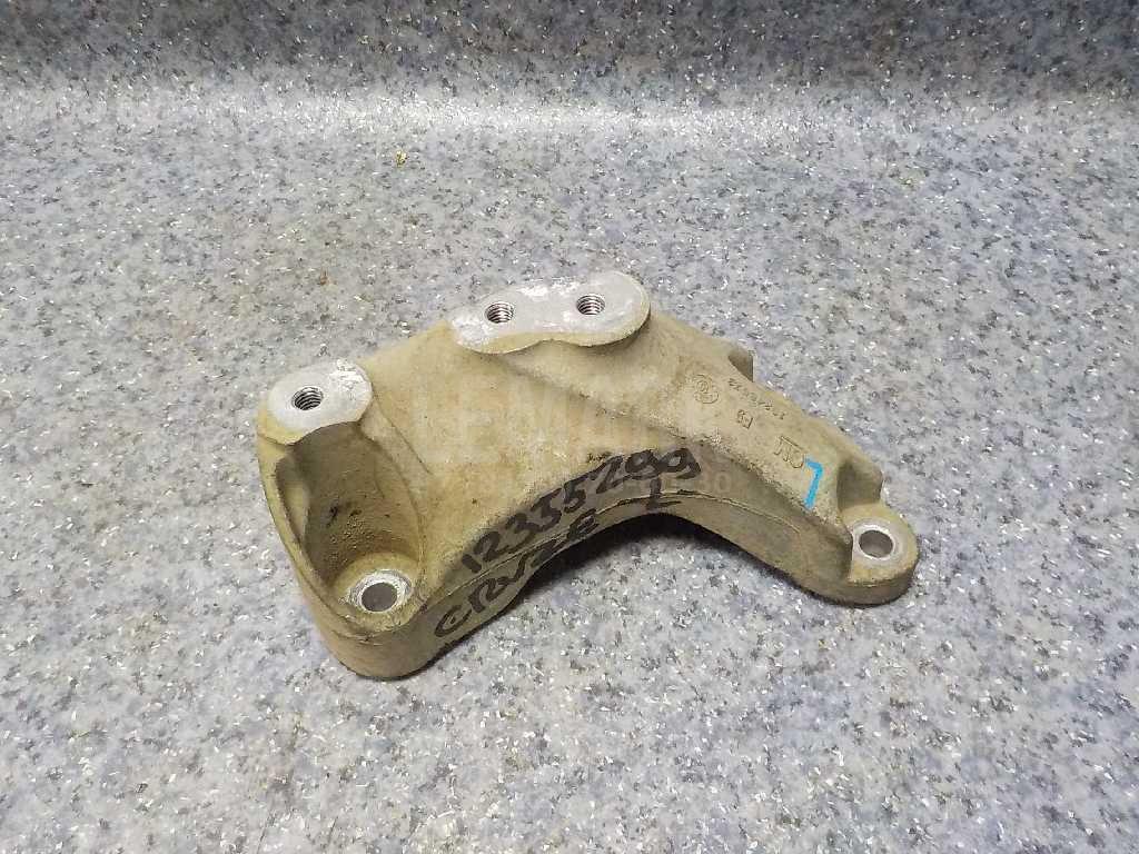 Кронштейн КПП левый 13248573 GM
