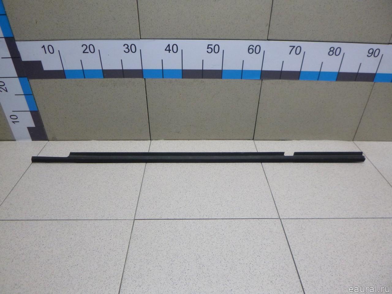 Накладка стекла заднего левого