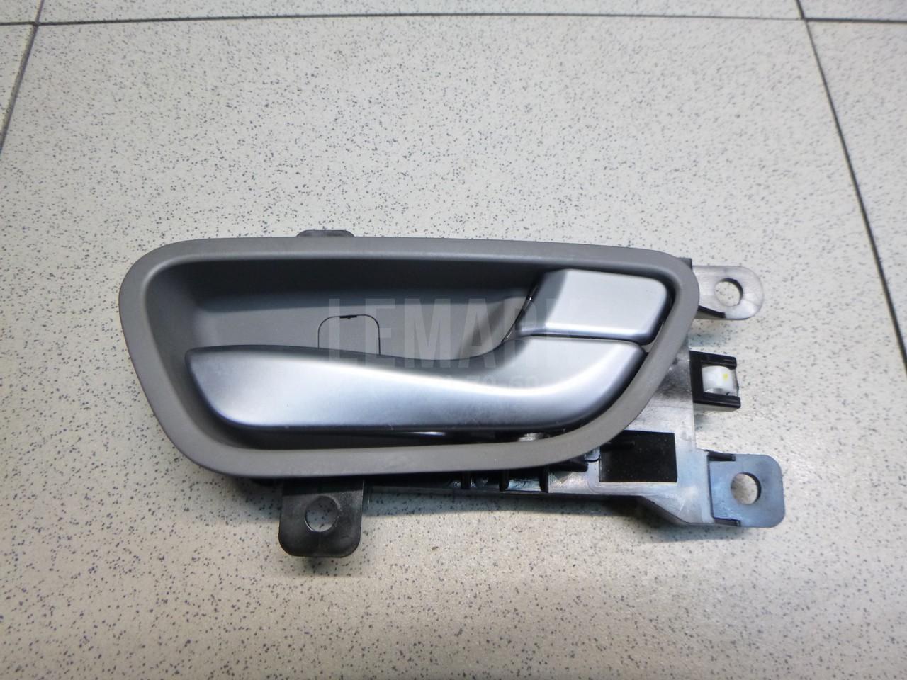 Ручка двери внутренняя правая 826202W000SDH Hyundai-Kia
