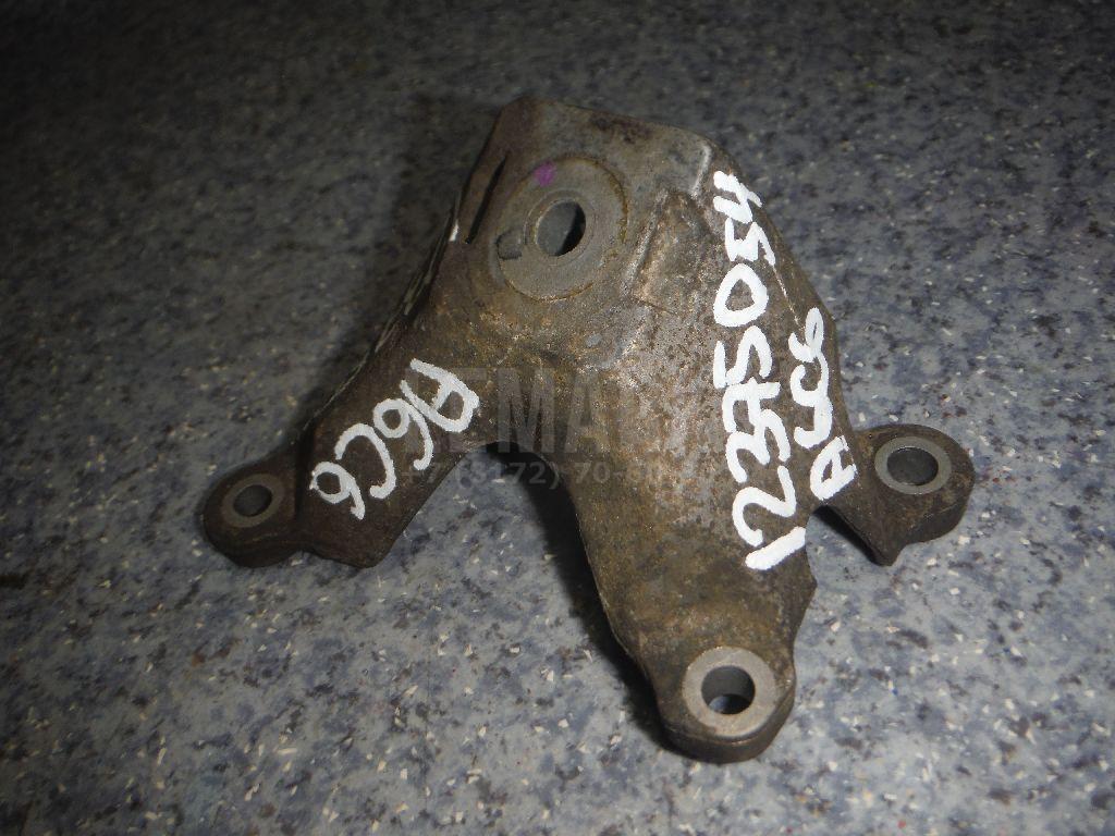 Кронштейн двигателя левый для  Audi A4 [B7] 2005-2007