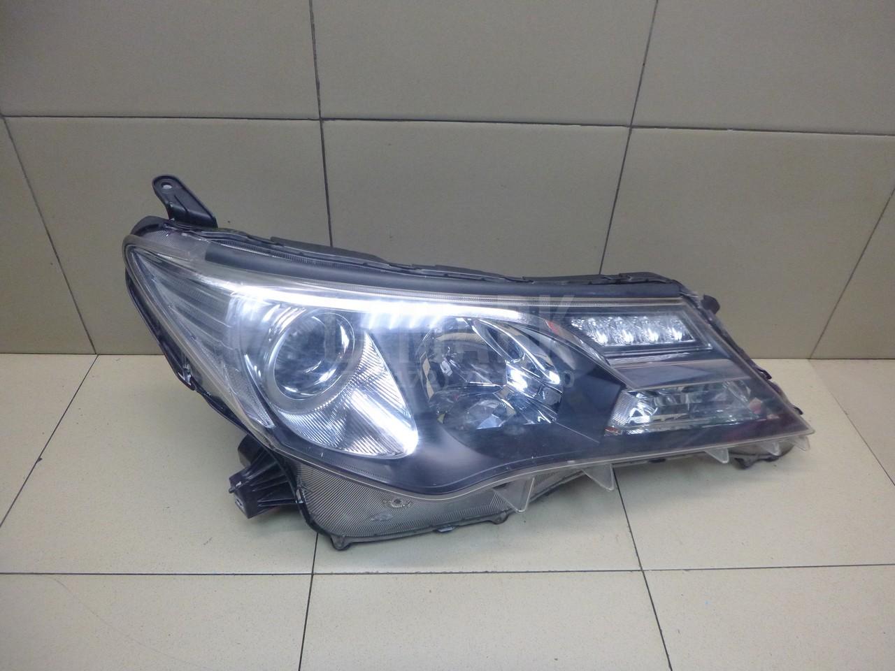 Фара правая 8113042562 Toyota