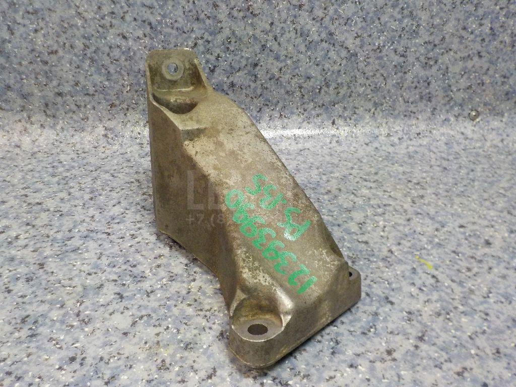 Кронштейн двигателя левый 8D0199307P VAG