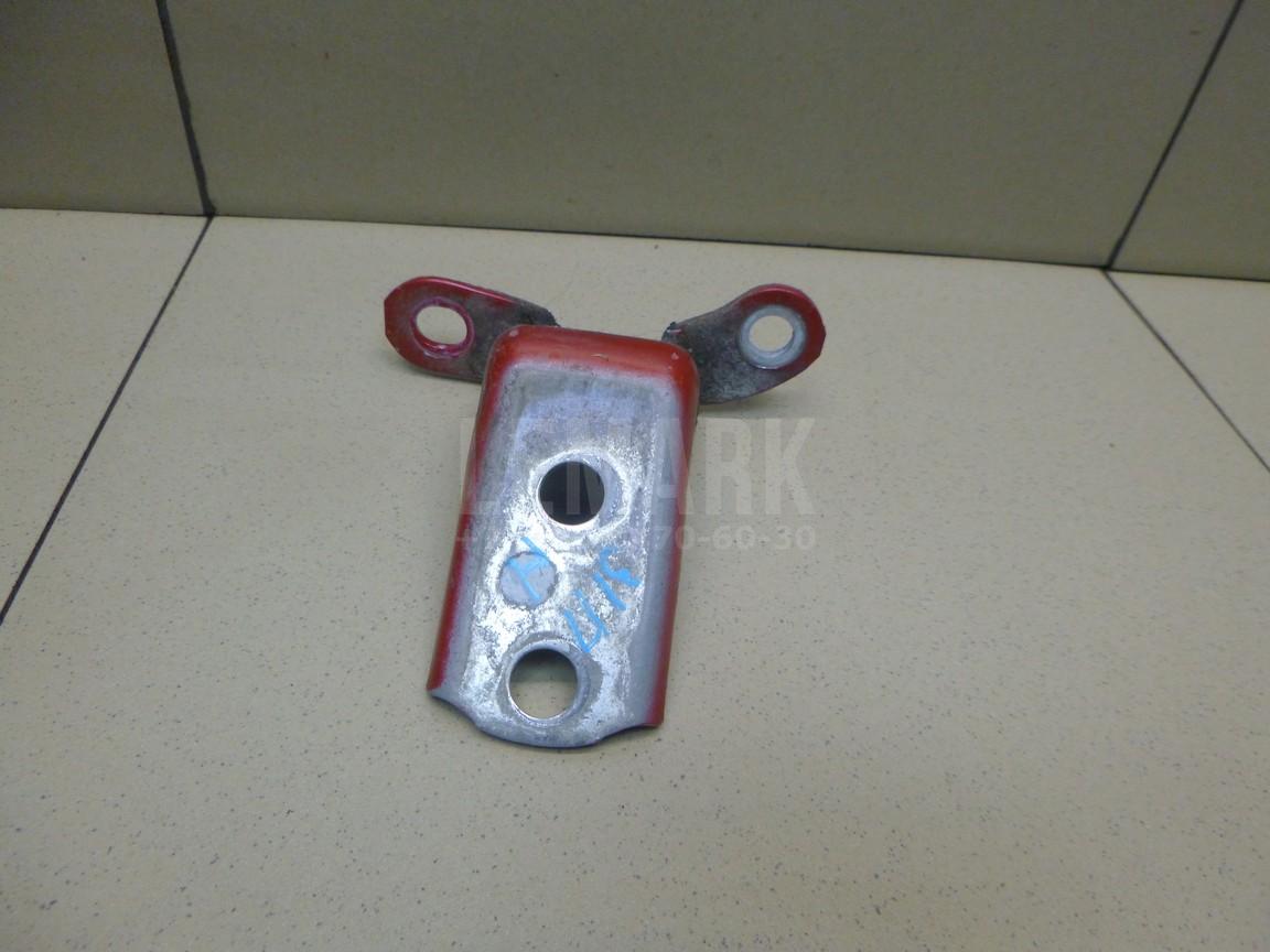 Петля двери задней правой нижняя 6877052030 Toyota