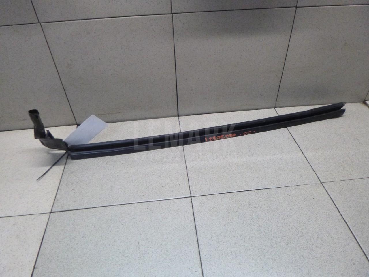Уплотнитель стекла двери 3C8837472B5AP VAG