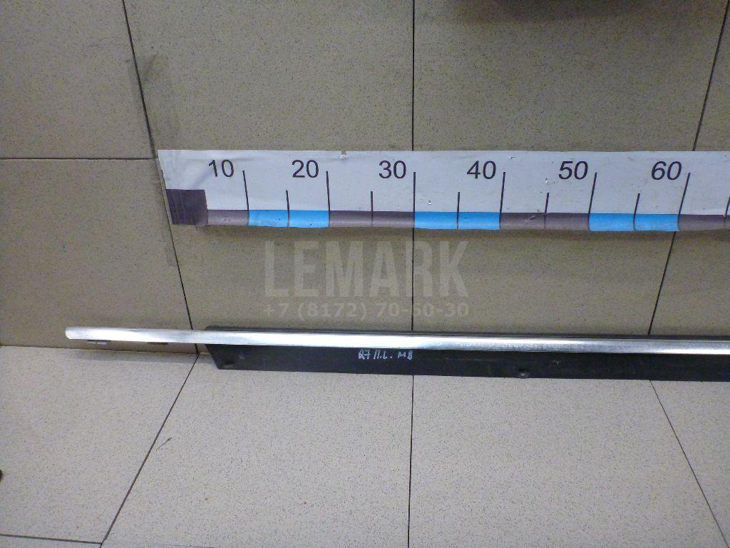 Накладка стекла переднего левого для  BMW X5 E70 2007-2013