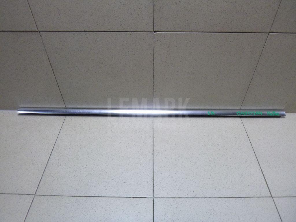 Накладка стекла заднего правого 3C98394767Z7 VAG