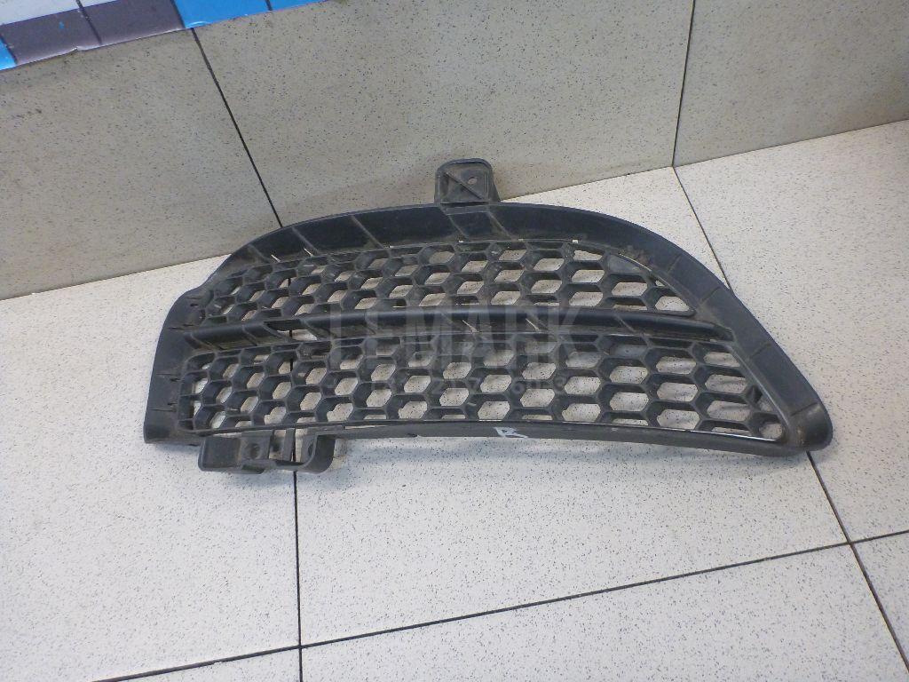 Решетка в бампер правая 7L6853666B VAG