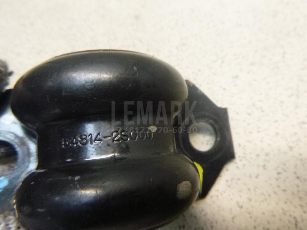 Кронштейн крепления переднего стабилизатора 548142S000 Hyundai-Kia