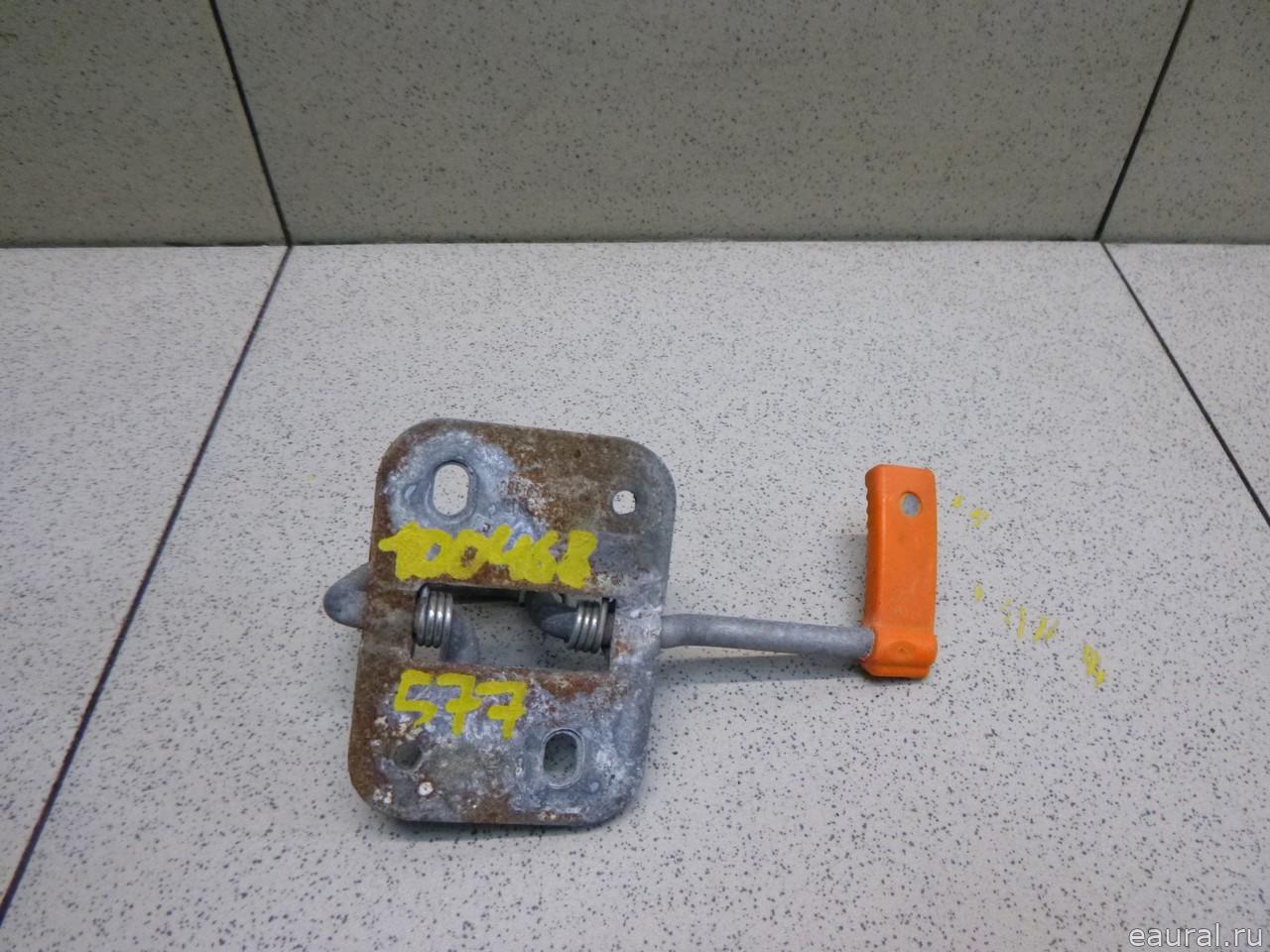 Крючок капота