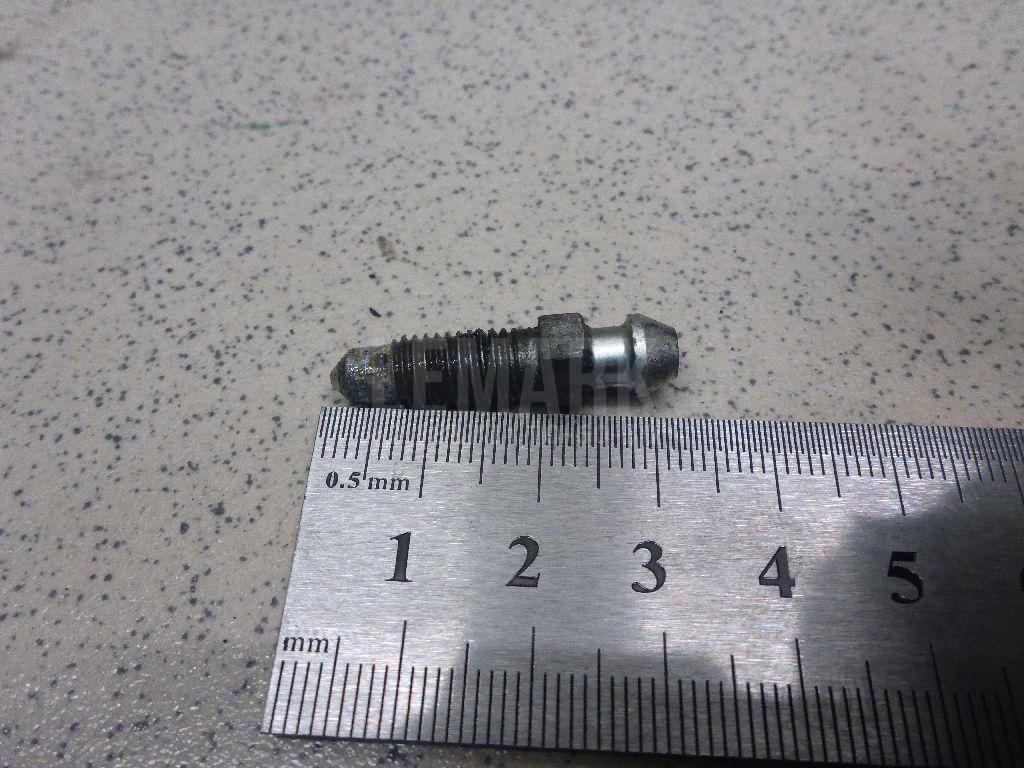 Штуцер прокачки тормозов MB928290 Mitsubishi