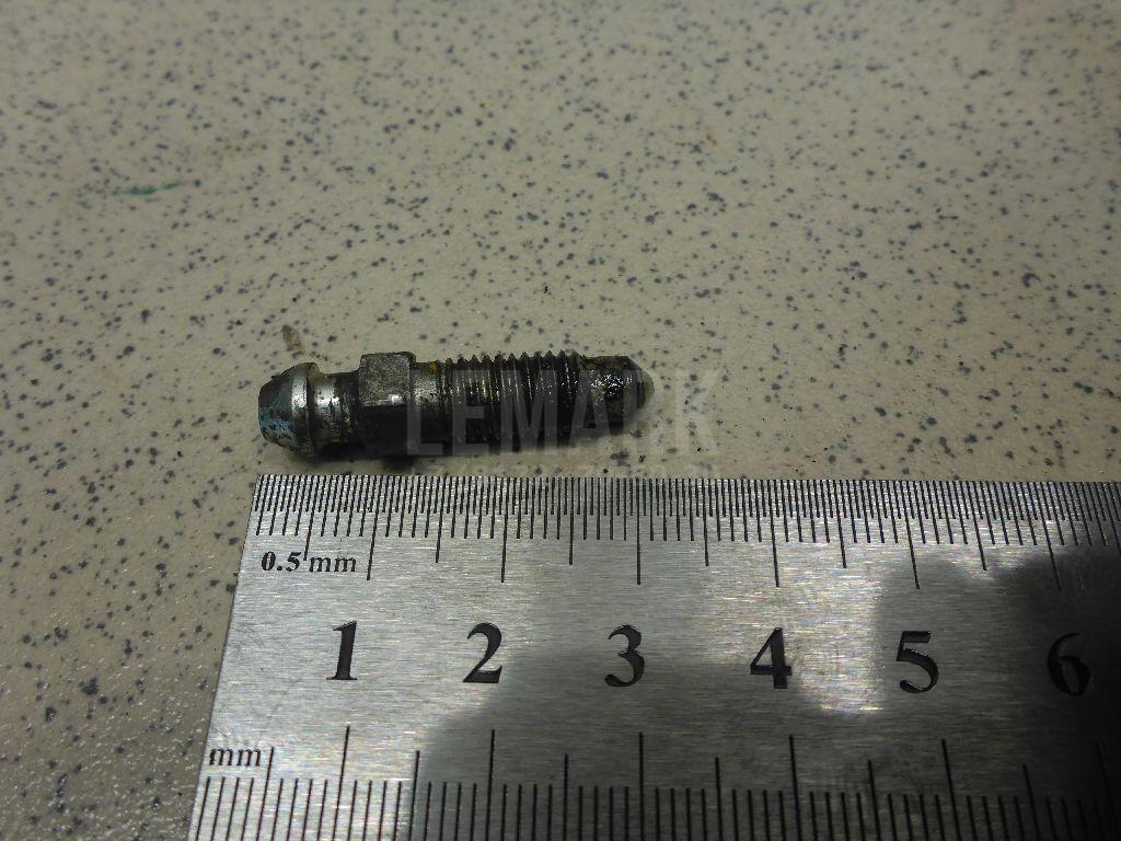 Штуцер прокачки тормозов MB928290 Mitsubishi