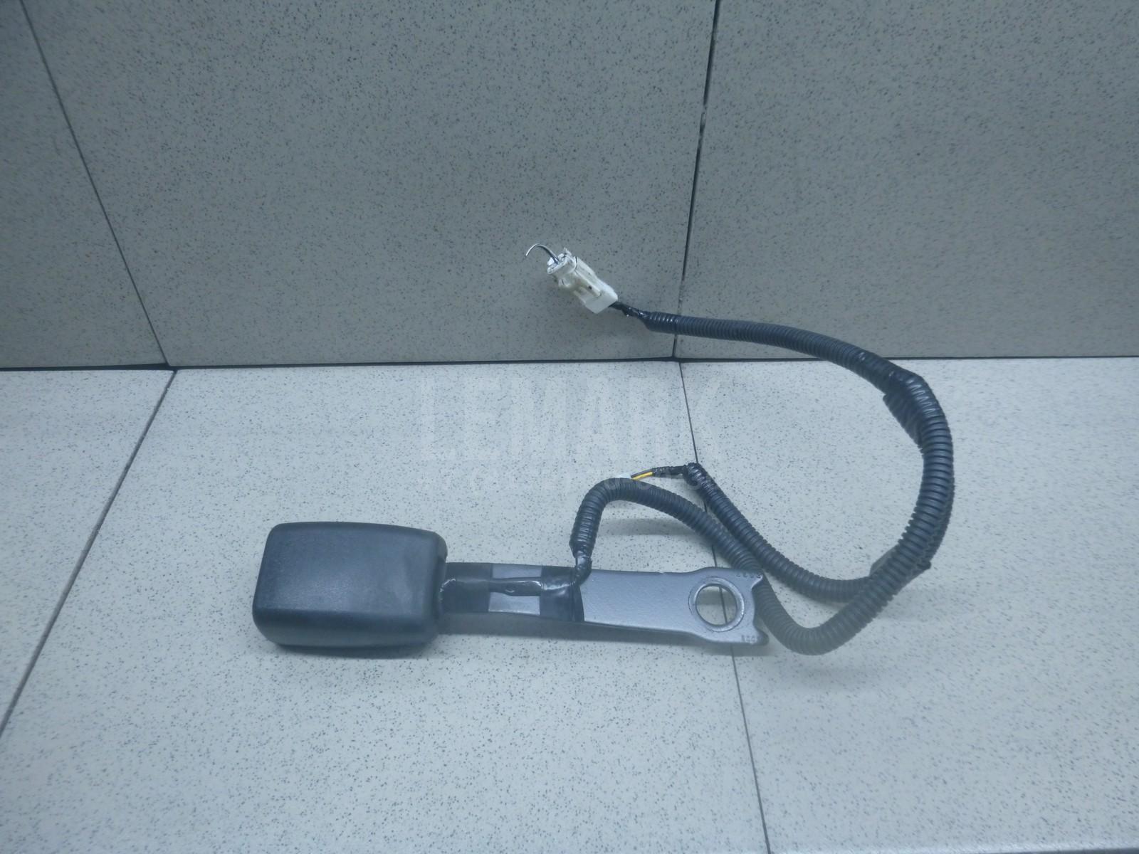Ответная часть ремня безопасности 7323042230C0 Toyota