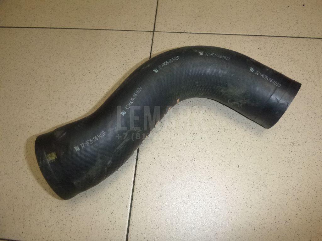 Патрубок интеркулера 1734326040 Toyota