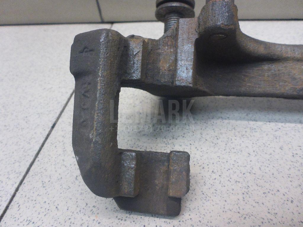 Скоба суппорта переднего для  Audi V8 1988-1994