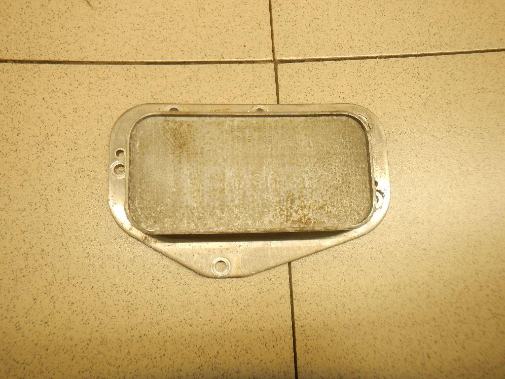 Радиатор масляный 55571687 GM
