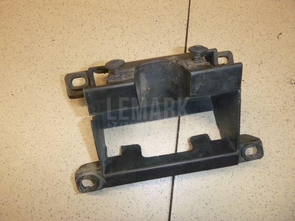 Кронштейн форсунки омывателя фары 7L6807362 VAG