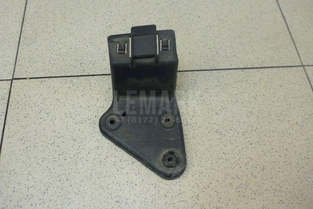 Кронштейн фар правый 62044BR00A Nissan
