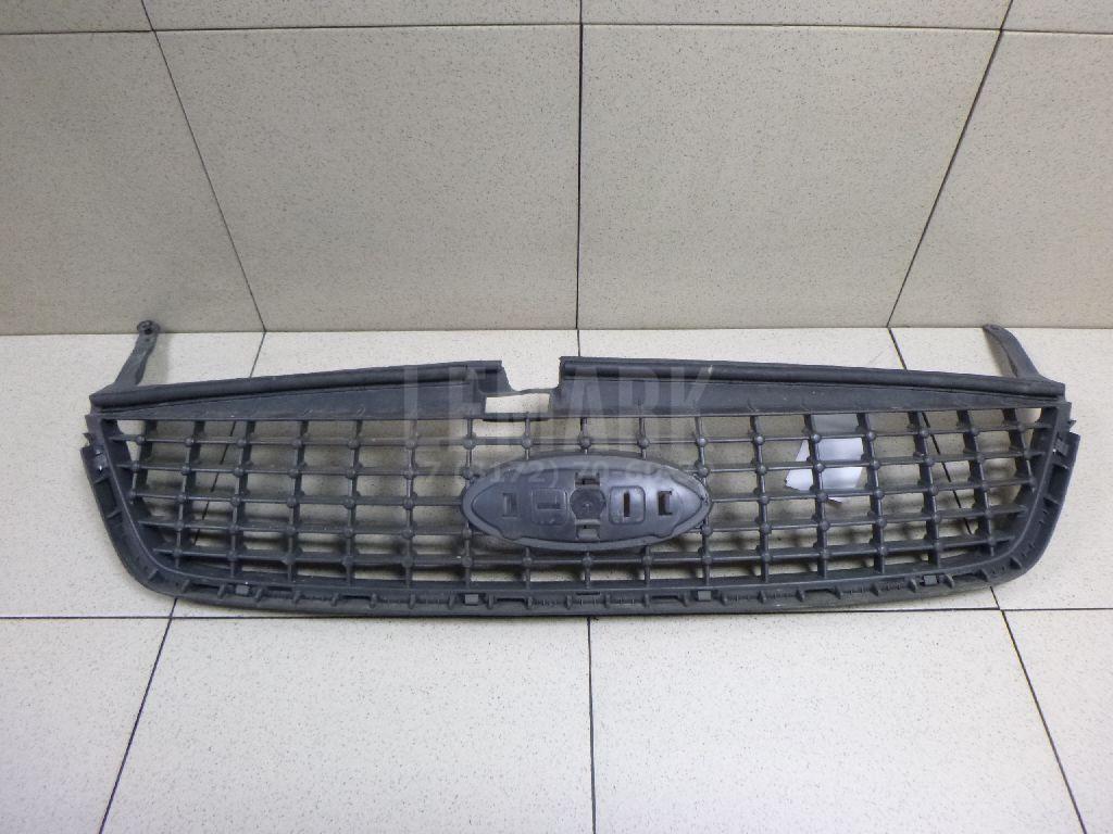 Решетка радиатора 1509301 Ford