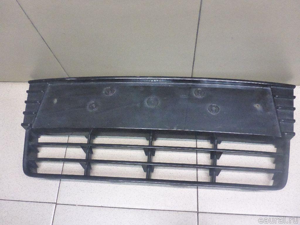 Решетка в бампер центральная