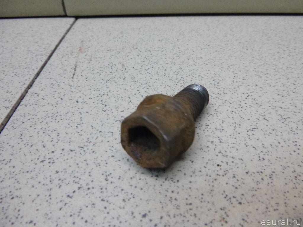 Болт колесный
