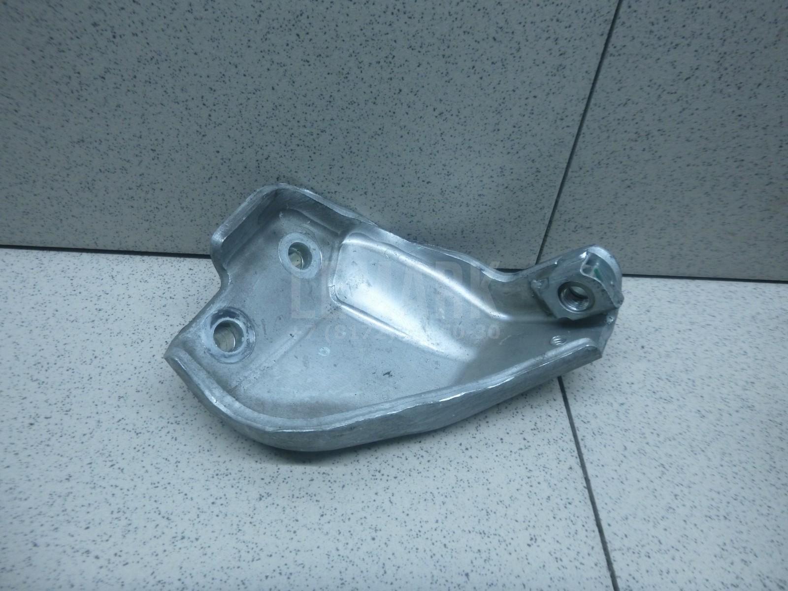 Кронштейн генератора 11710JG30A Renault