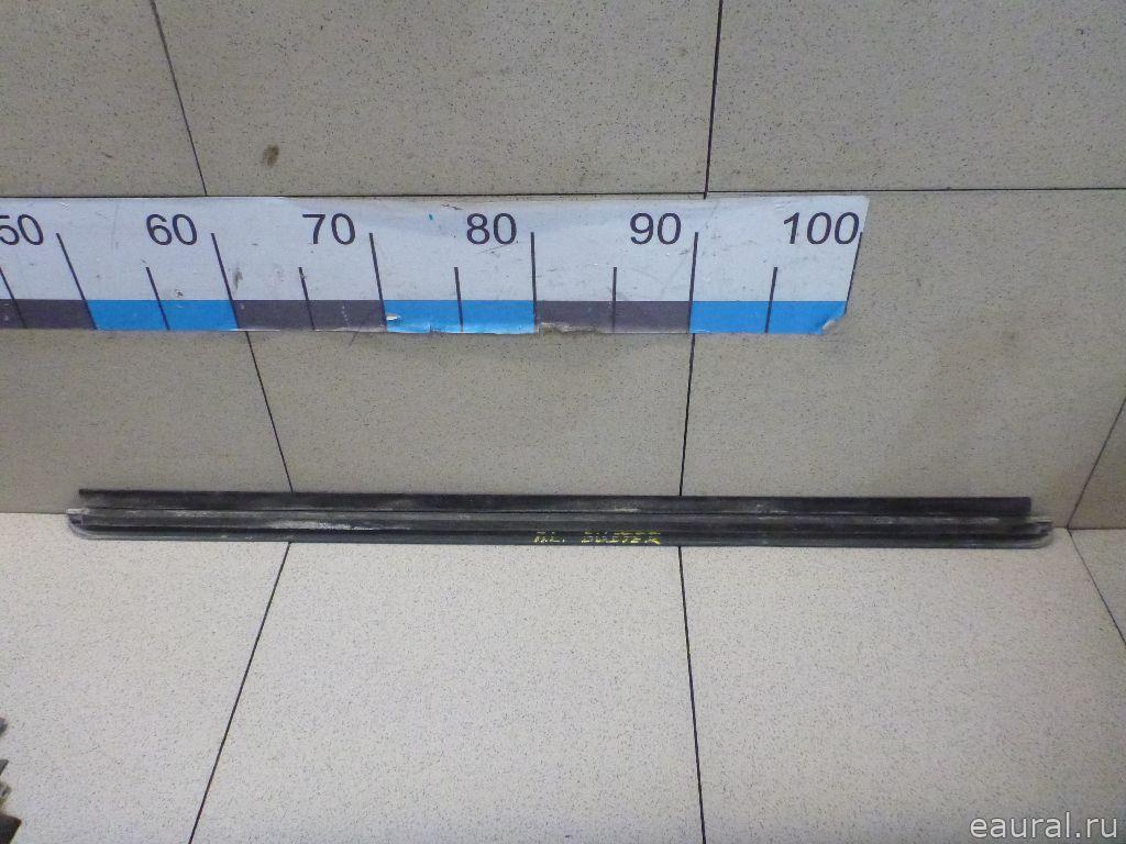 Накладка стекла переднего правого