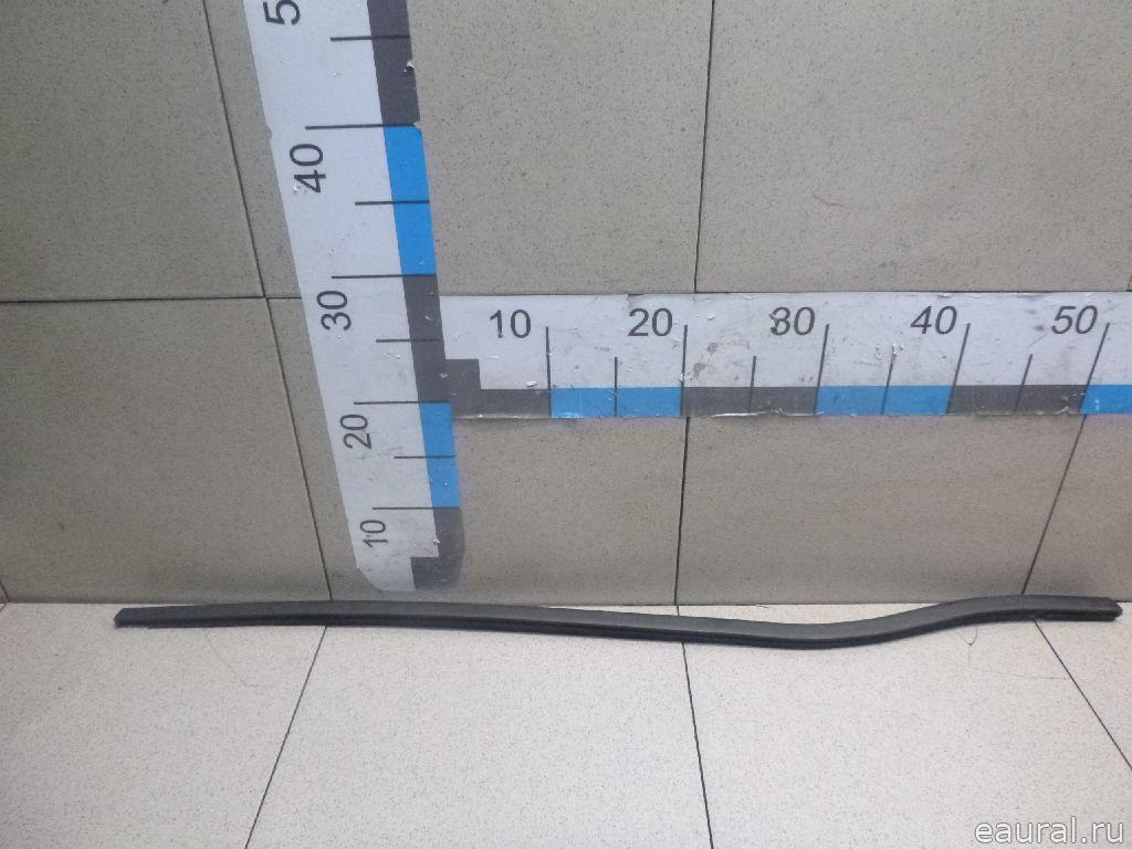 Накладка стекла заднего левого