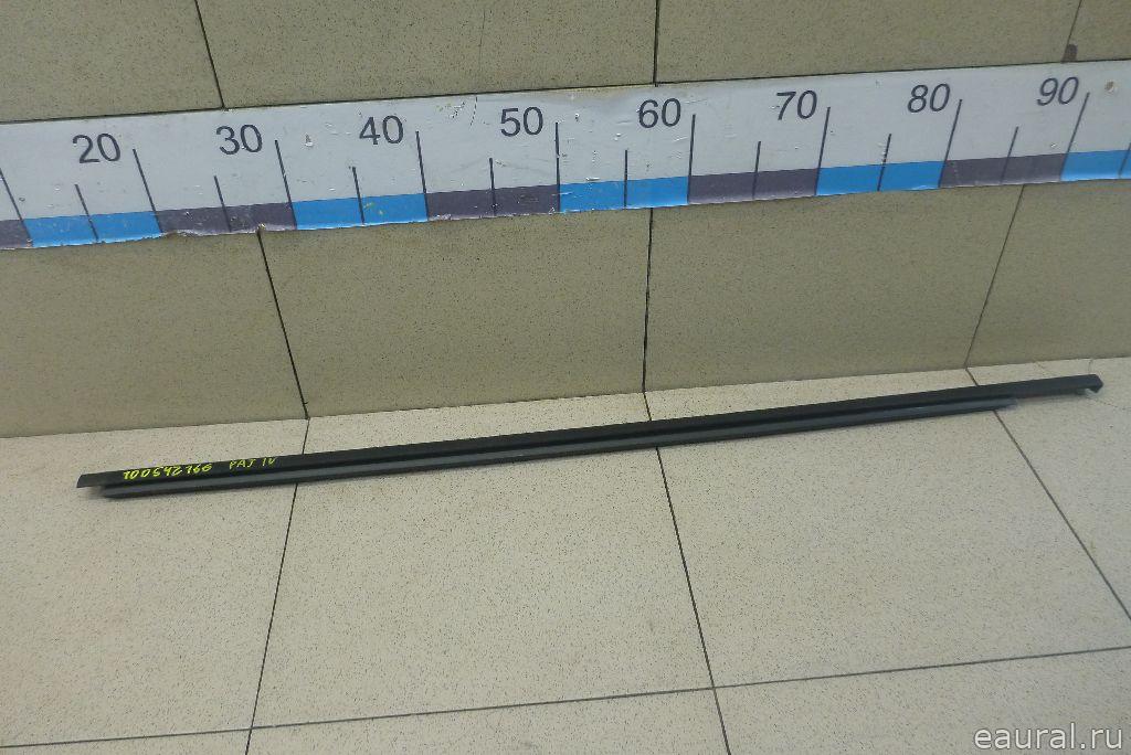 Накладка стекла переднего левого