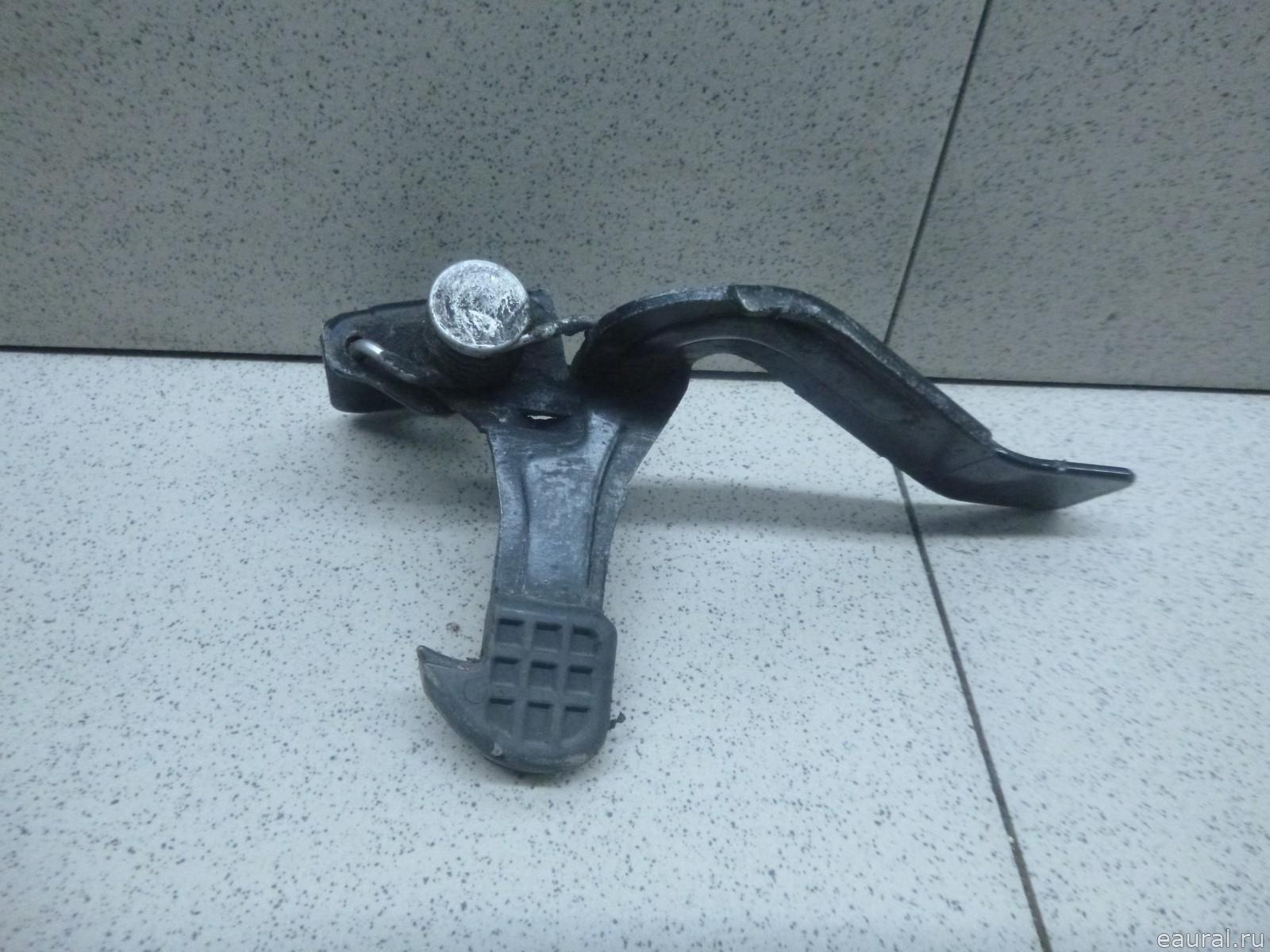 Замок капота