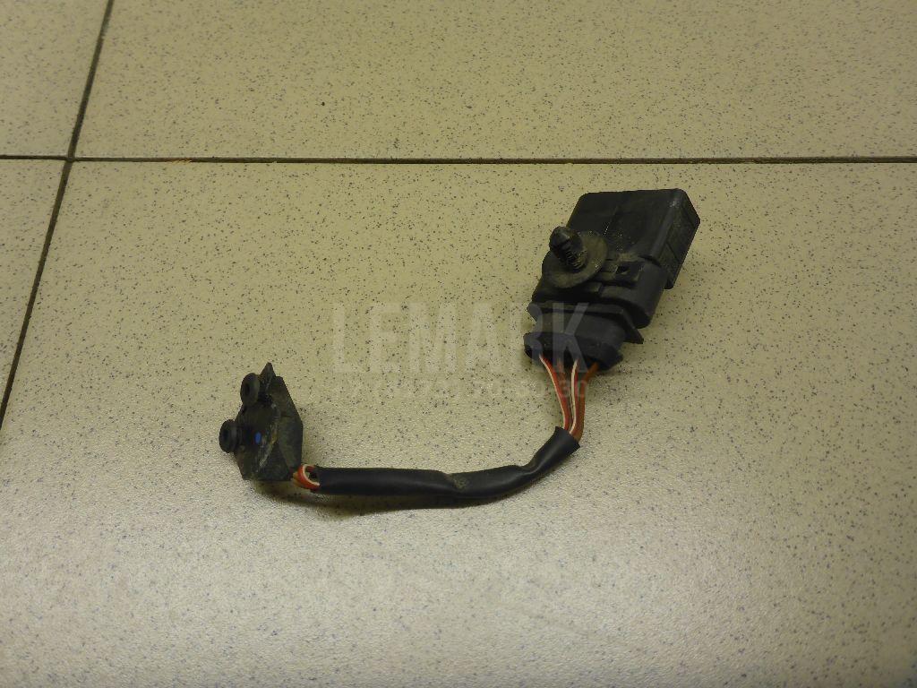 Выключатель концевой 7L0953236B VAG