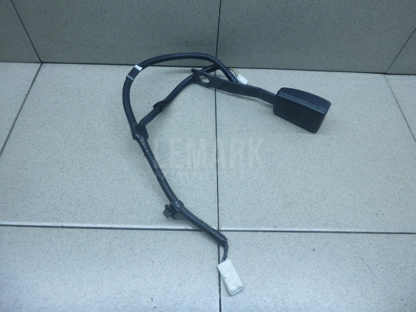 Ответная часть ремня безопасности 7323042230C0 Toyota