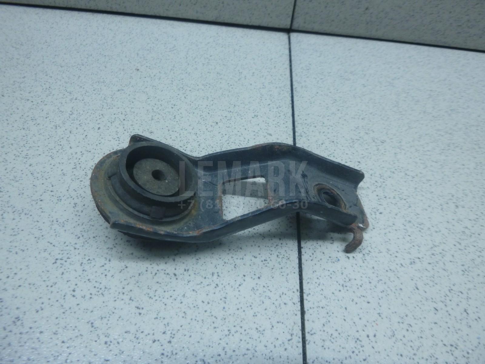 Кронштейн радиатора 1653326070 Toyota