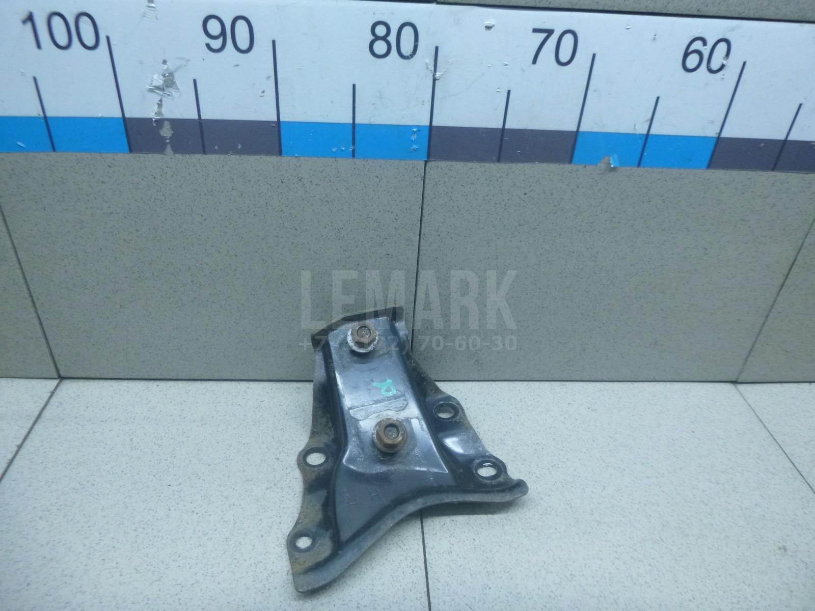 Кронштейн задней балки 5159748010 Toyota