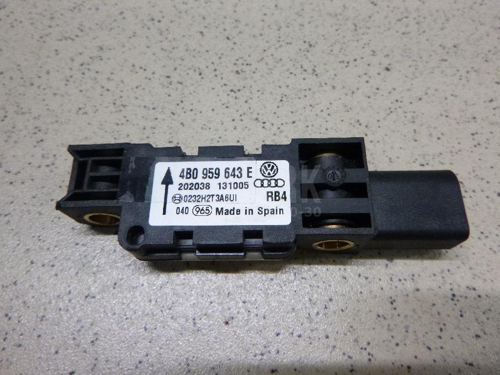 Датчик AIR BAG 95561822231 VAG