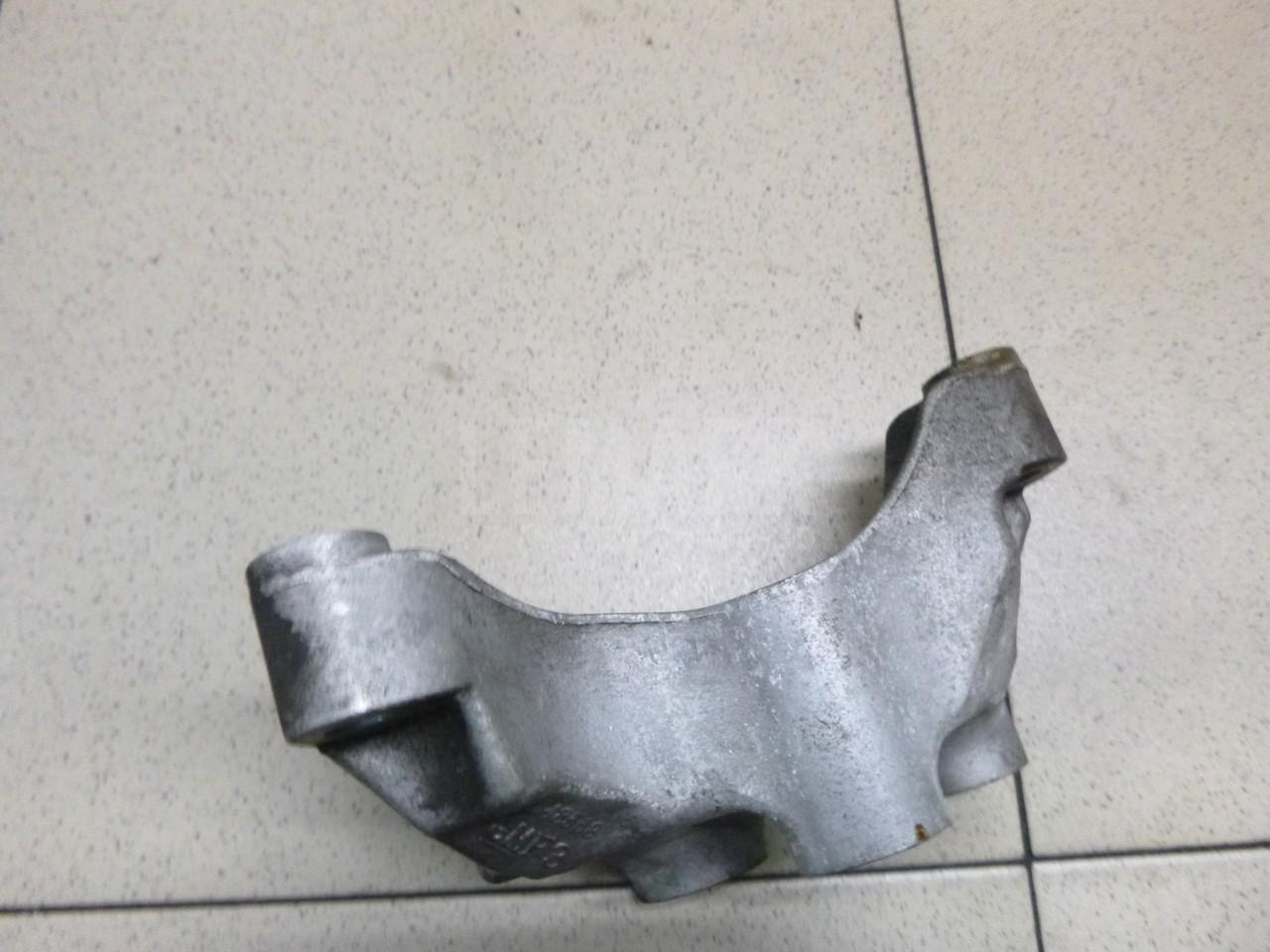 Кронштейн КПП левый 13248568 GM